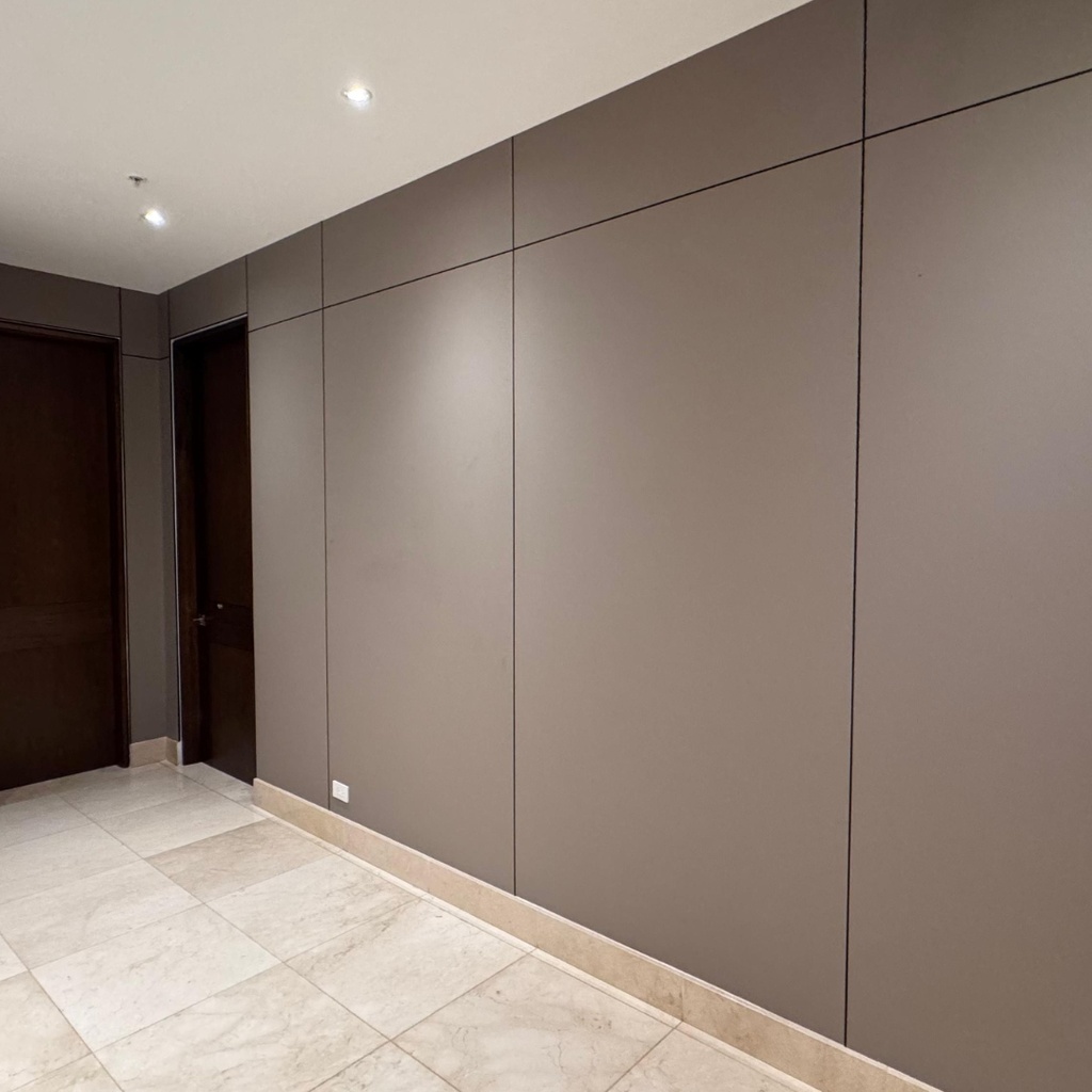 LAMINA LISA - REVESTIMIENTO PARA PAREDES INTERIORES 122*0.5*290CM