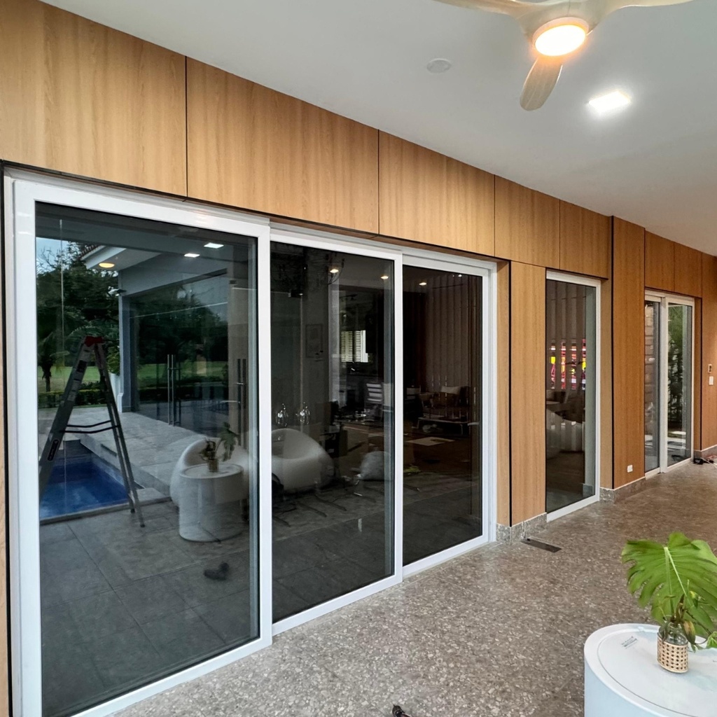 LAMINA LISA - REVESTIMIENTO PARA PAREDES INTERIORES 122*0.5*290CM