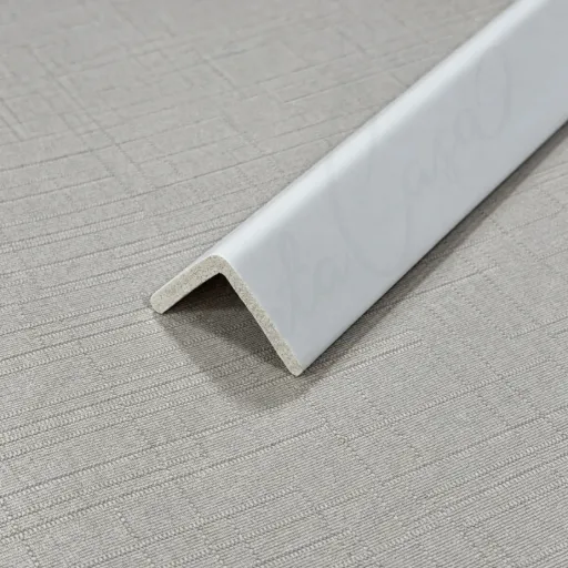 [TP3012-A] MOLDURA DE  ESQUINA EN V (TP3012-A) 2.9 x 2.9 x 290cm
