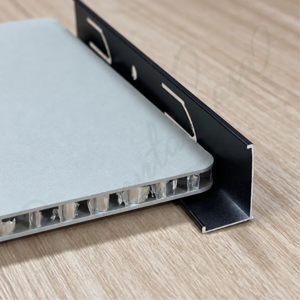 L-SHAPED CORNER - PERFIL PERIMETRAL PARA  HONEYCOMB - 3000MM